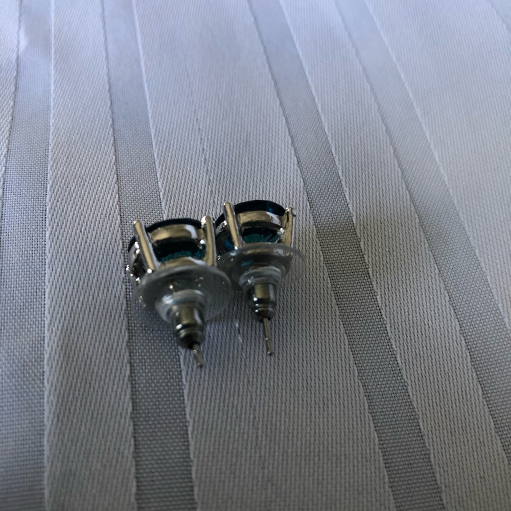 Teal stud earrings - Picture 2 of 3
